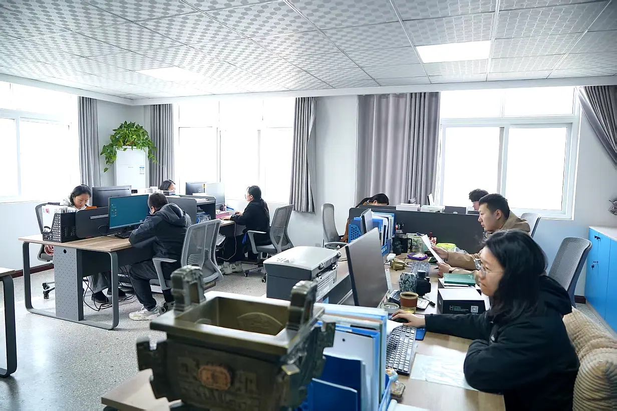 Export desk — order handling, technical documents and shipping coordination in one team